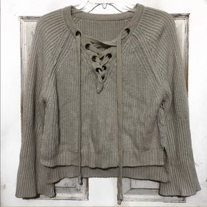 Long sleeve v- neck sweater.